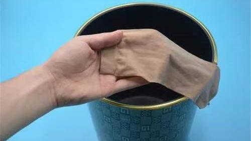 垃圾桶丝袜避孕套,垃圾桶、丝袜与避孕套的奇妙组合