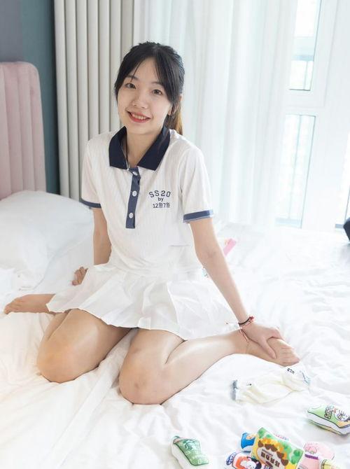 学妹丝袜秒拍,学妹的时尚瞬间